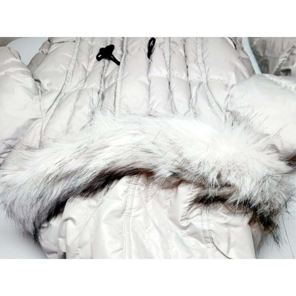Long winter puffer coat with duffle button design with a zip closure - Picture 12 of 15
